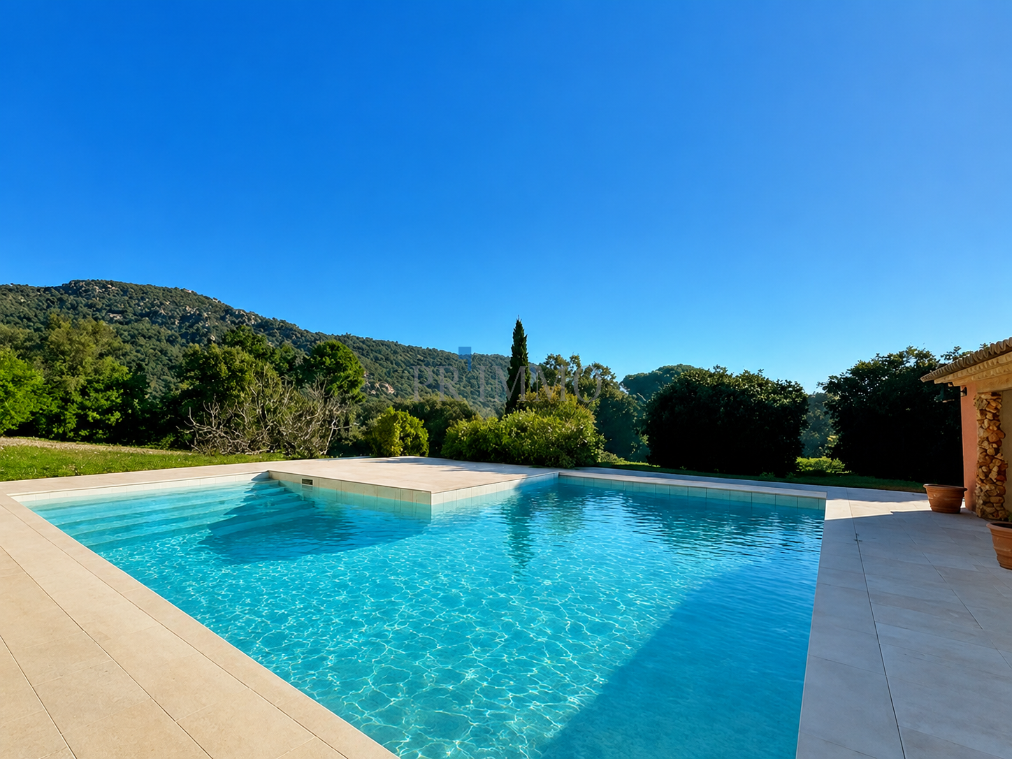À vendre - Maison - Le Plan-de-la-Tour - 4 suites - Piscine